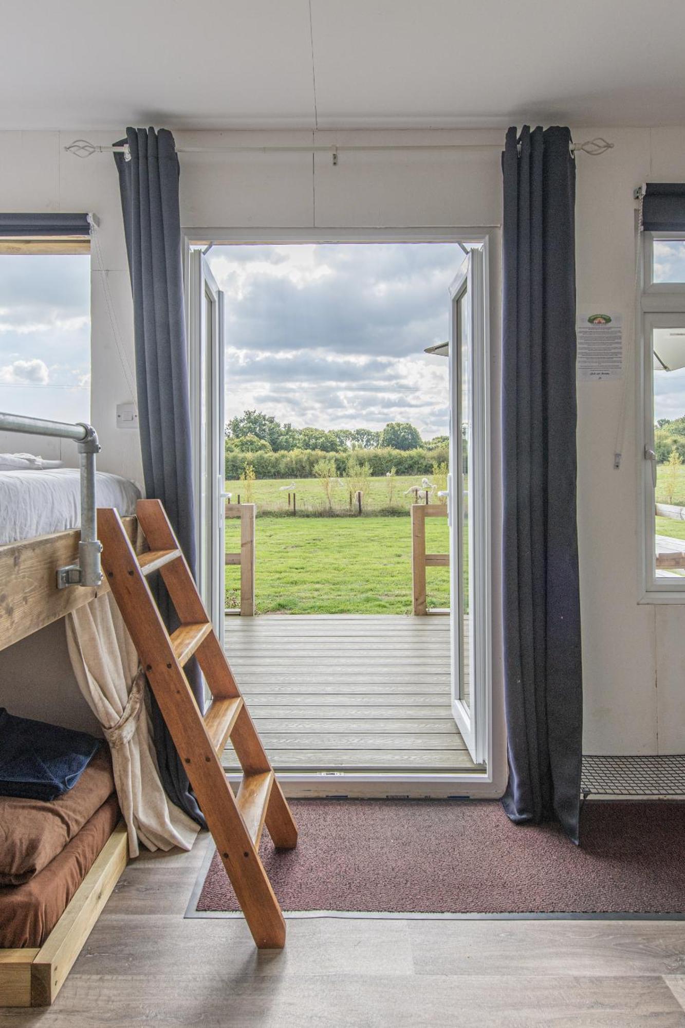 Dartmoor Reach Alpaca Farm Heated Cabins 5 Mins Drive To Dartmoor Bovey Tracey Room photo
